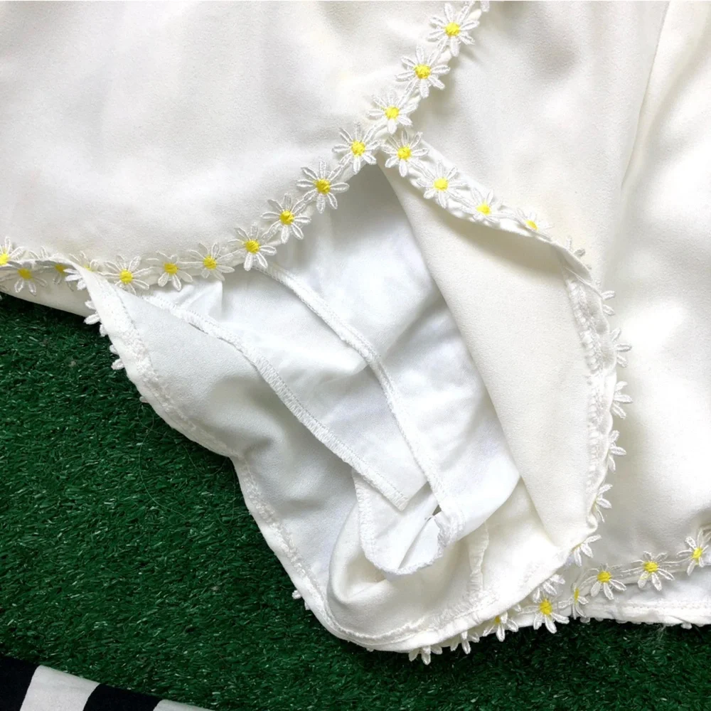 OXFORD Circus White Romper with floral straps Size M - Picture 3 of 6